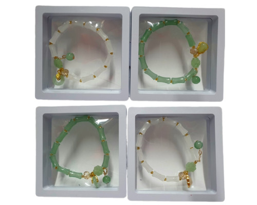 Brățară pentru copii cu pandantive din mărgele, alb/verde, în cutie Brățară pentru copii cu pandantive din mărgele, alb/verde, în cutie