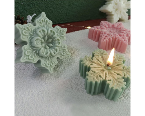 Ароматическая свеча Снежинка 8x3см (различные цвета и запахи) SA54